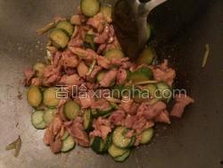 娱乐吃瓜酱辣椒炒肉,带你领略美食与娱乐的双重魅力